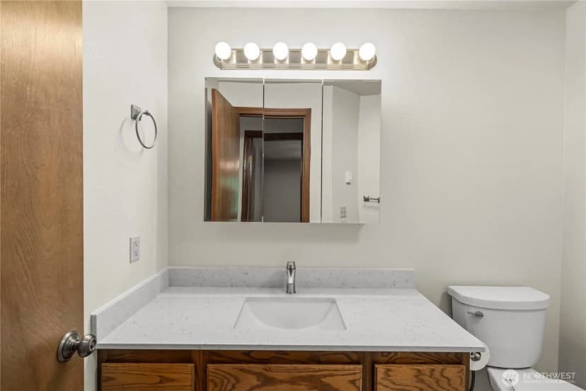 Property photo for 820 Monroe Avenue Ne, Renton photo 24