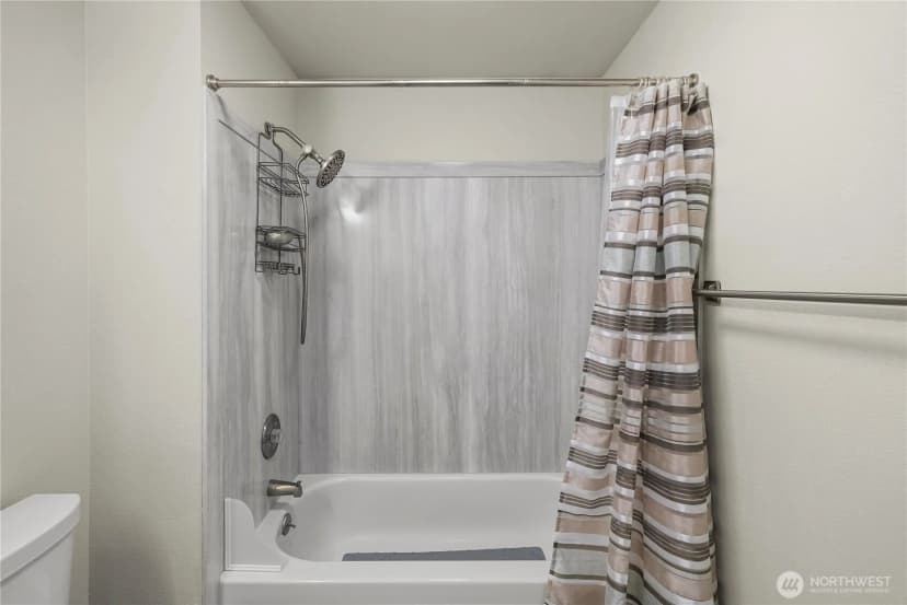 Property photo for 820 Monroe Avenue Ne, Renton photo 25