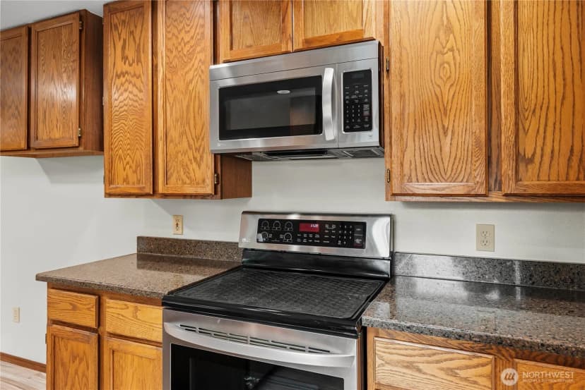 Property photo for 820 Monroe Avenue Ne, Renton photo 10
