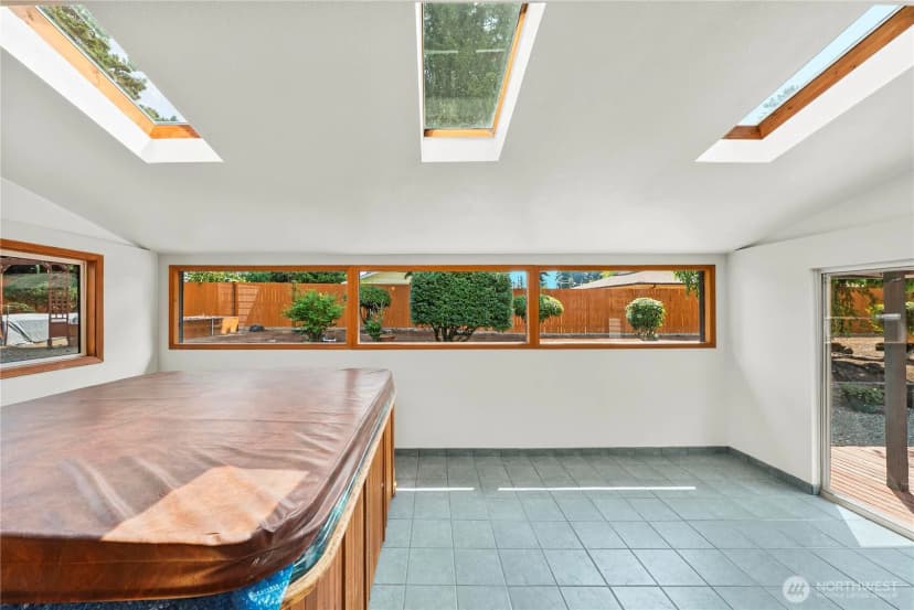 Property photo for 820 Monroe Avenue Ne, Renton photo 16