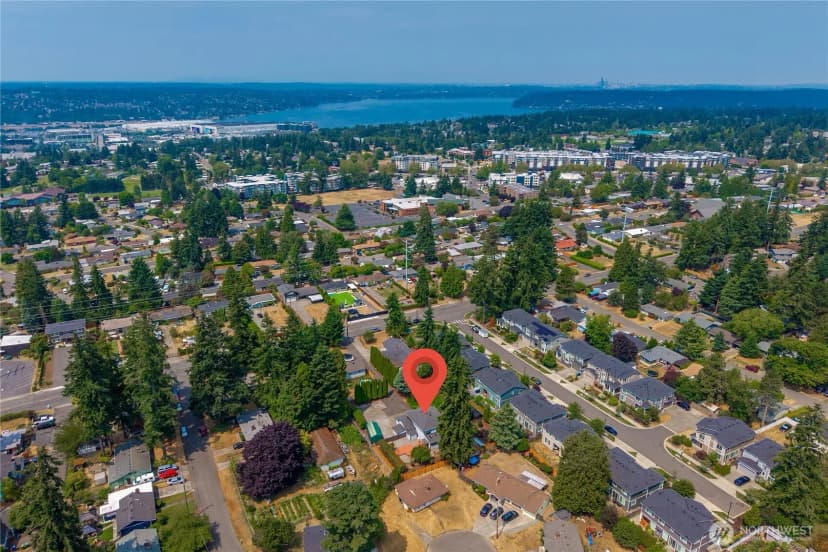 Property photo for 820 Monroe Avenue Ne, Renton photo 40