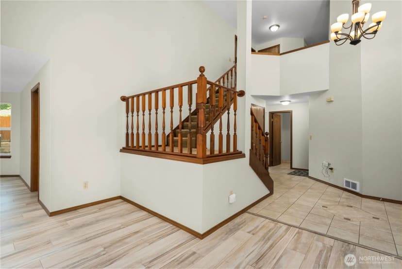 Property photo for 820 Monroe Avenue Ne, Renton photo 6