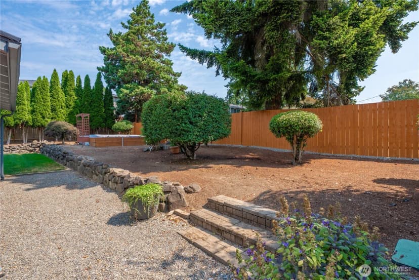 Property photo for 820 Monroe Avenue Ne, Renton photo 32