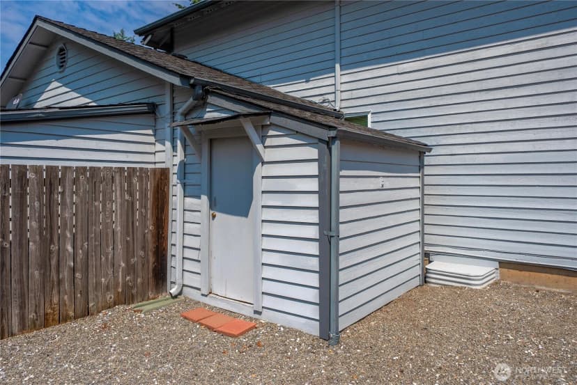 Property photo for 820 Monroe Avenue Ne, Renton photo 38