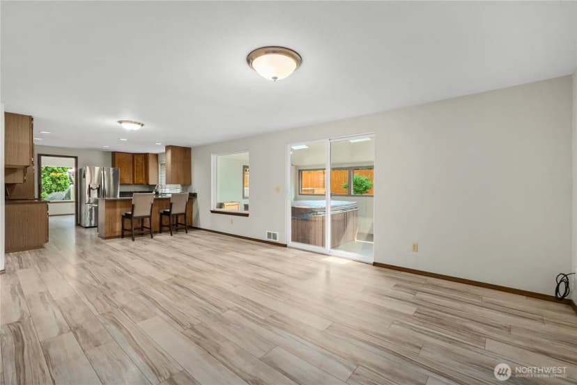 Property photo for 820 Monroe Avenue Ne, Renton photo 13