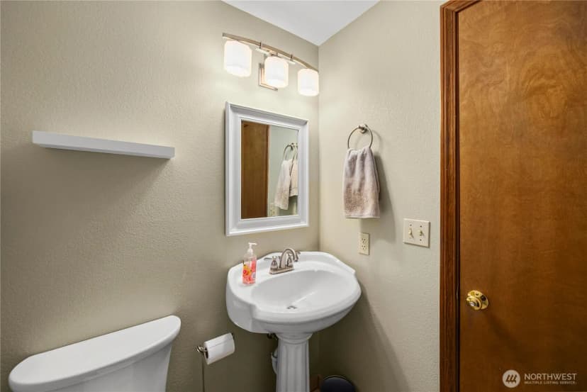 Property photo for 820 Monroe Avenue Ne, Renton photo 15