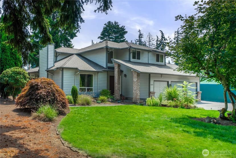 Property photo for 820 Monroe Avenue Ne, Renton photo 2