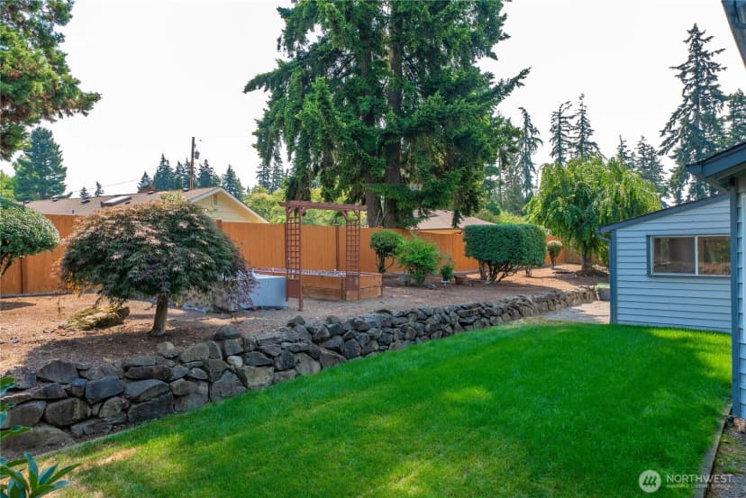 Property photo for 820 Monroe Avenue Ne, Renton photo 35