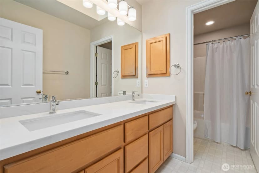 Property photo for 20534 Ne 33rd Court Ne, Sammamish photo 22