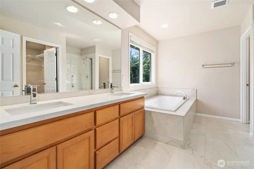 Property photo for 20534 Ne 33rd Court Ne, Sammamish photo 27