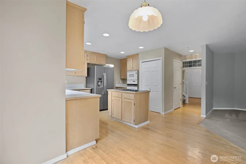 Property photo for 8021 Ne 122nd Place, Kirkland photo 17