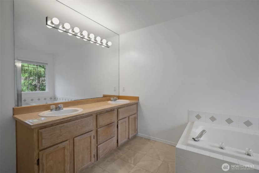 Property photo for 8021 Ne 122nd Place, Kirkland photo 29