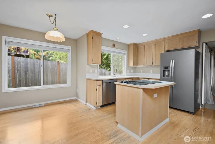 Property photo for 8021 Ne 122nd Place, Kirkland photo 15