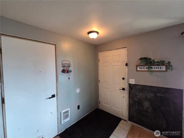 Property photo for 412 Mckenzie Avenue Sw, Yelm photo 3