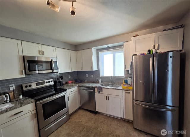 Property photo for 412 Mckenzie Avenue Sw, Yelm photo 5