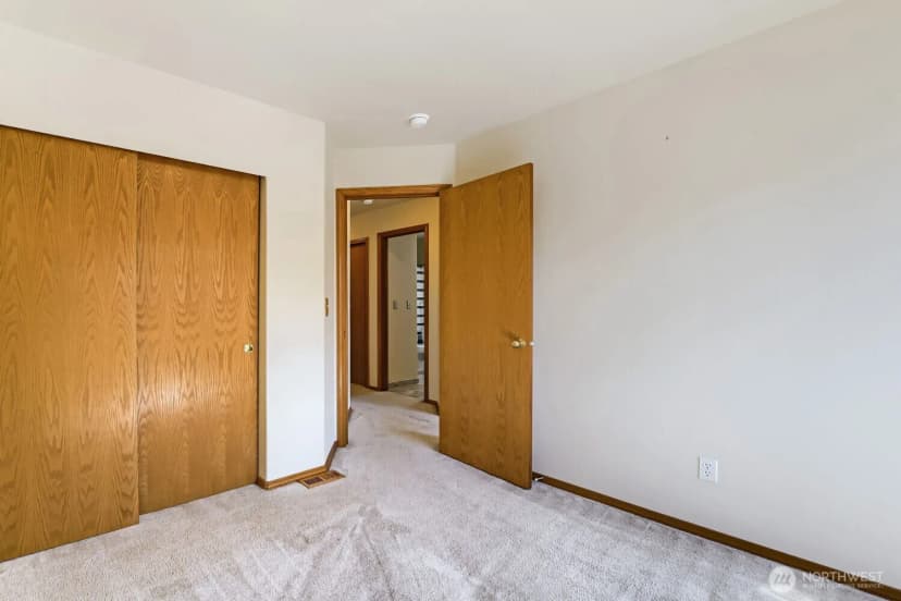 Property photo for 11831 Se 206th Street, Kent photo 18