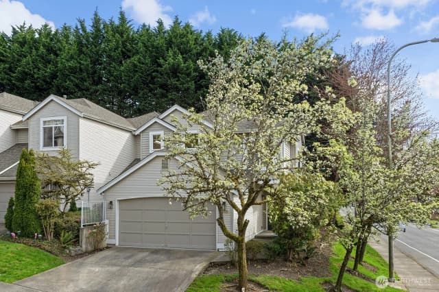 Property photo for 401 S 51st Court, Renton