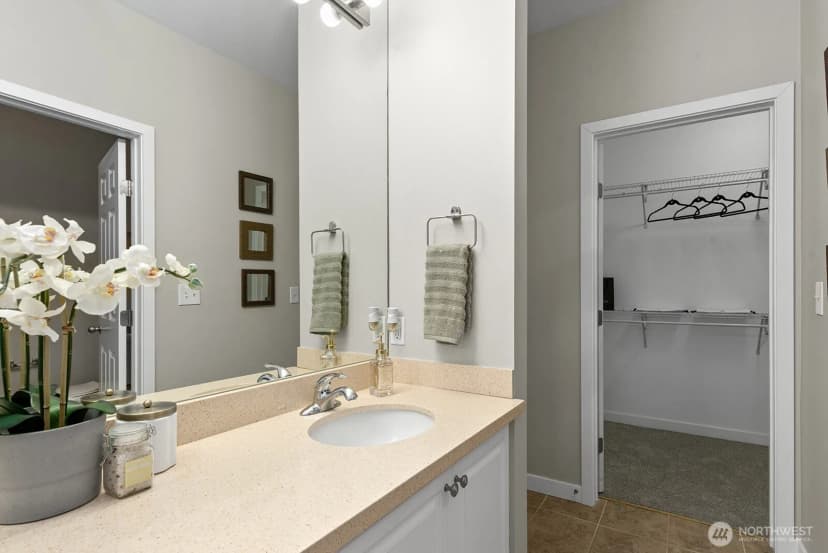 Property photo for 401 S 51st Court, Renton photo 34