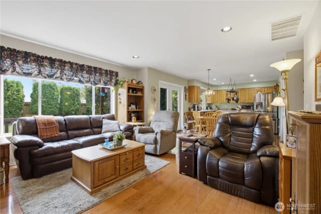 Property photo for 28136 233rd Avenue Se, Maple Valley photo 4