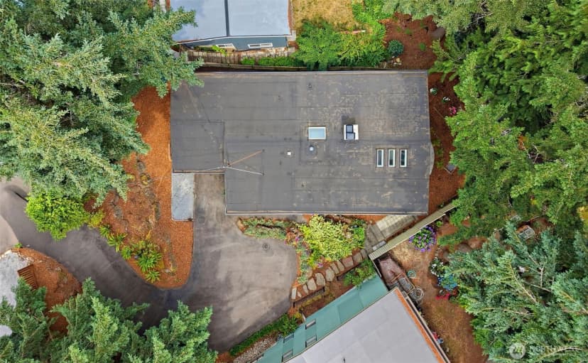 Property photo for 16106 Densmore Avenue N, Shoreline photo 35