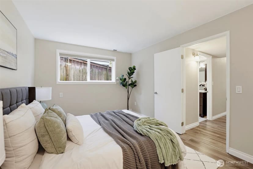 Property photo for 16106 Densmore Avenue N, Shoreline photo 28