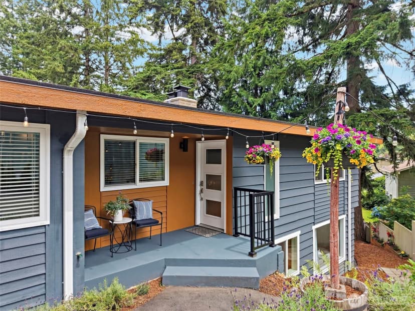 Property photo for 16106 Densmore Avenue N, Shoreline photo 2