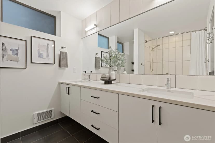 Property photo for 4532 51st Place Sw, Seattle photo 23