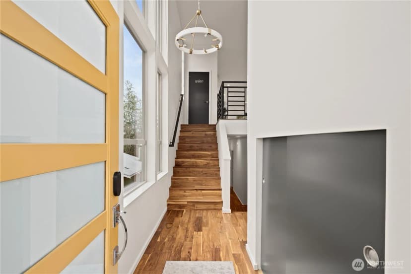 Property photo for 4532 51st Place Sw, Seattle photo 2