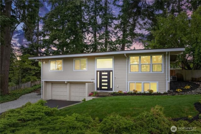 Property photo for 16436 Se 8th St, Bellevue photo 2