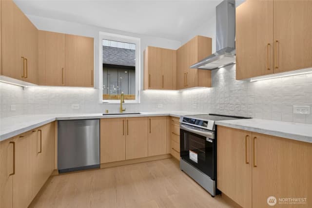 Property photo for 12036 Hiram Place Ne, Seattle photo 5