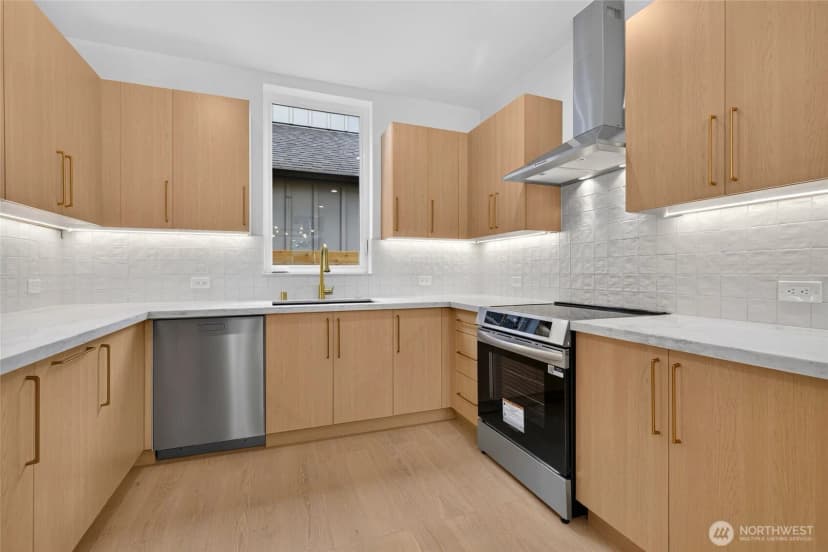 Property photo for 12036 Hiram Place Ne, Seattle photo 5