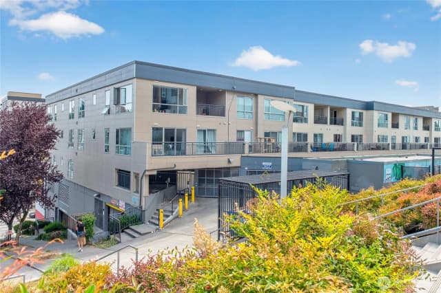 Property photo for 321 10th Avenue S, Seattle photo 4