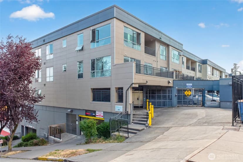Property photo for 321 10th Avenue S, Seattle photo 3
