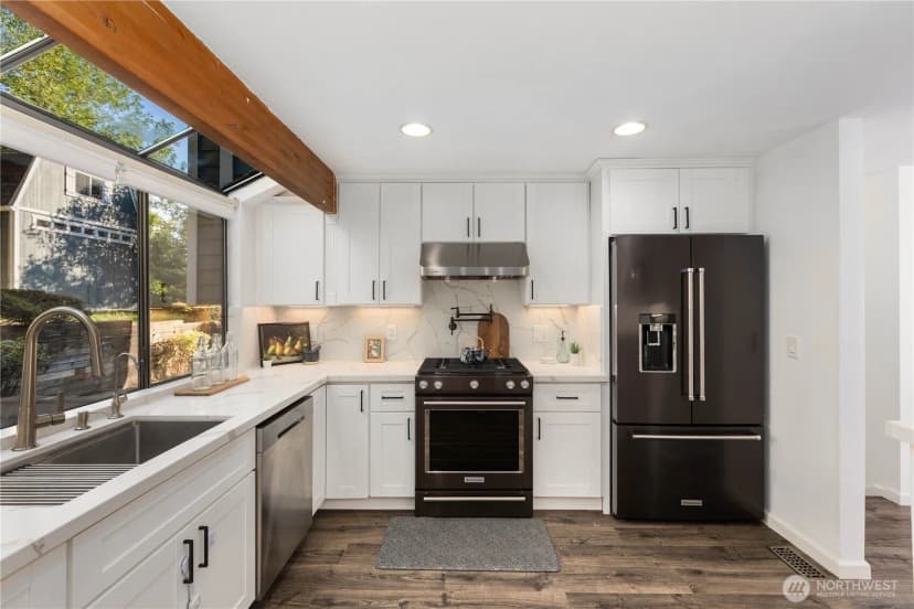 Property photo for 1111 S 27th Place, Renton photo 9