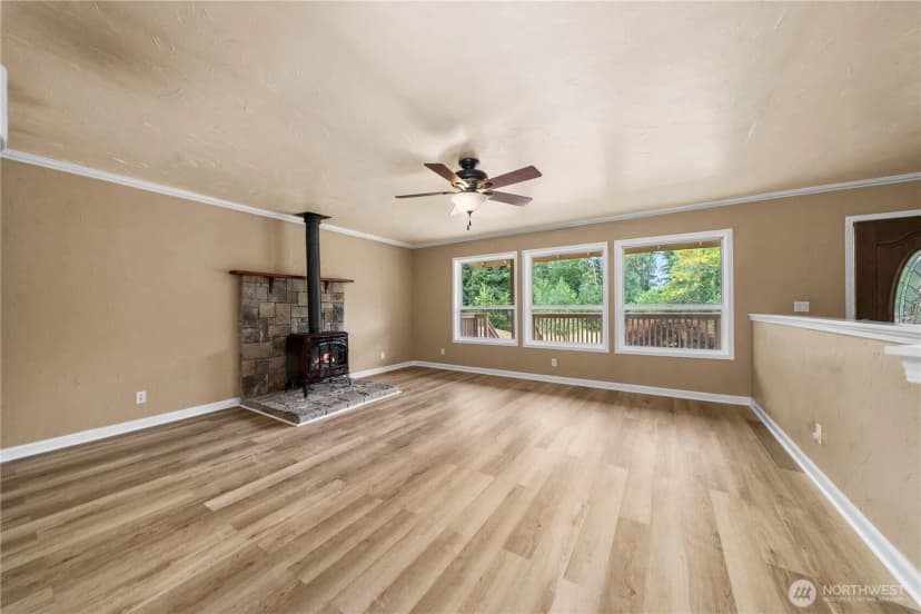 Property photo for 13604 Vail Road Se, Yelm photo 6