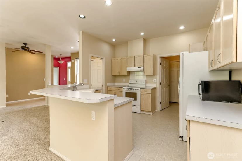 Property photo for 8910 71st Street Ct Sw, Lakewood photo 6