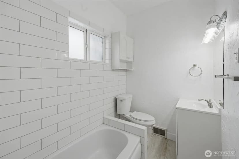 Property photo for 25729 Lawson Street, Black Diamond photo 12