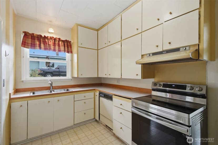 Property photo for 25729 Lawson Street, Black Diamond photo 7