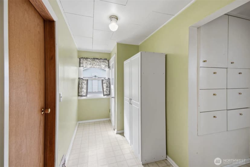 Property photo for 25729 Lawson Street, Black Diamond photo 11