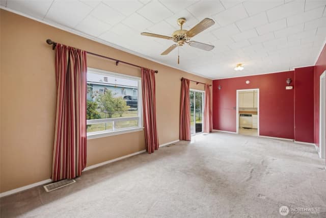 Property photo for 25729 Lawson Street, Black Diamond photo 3