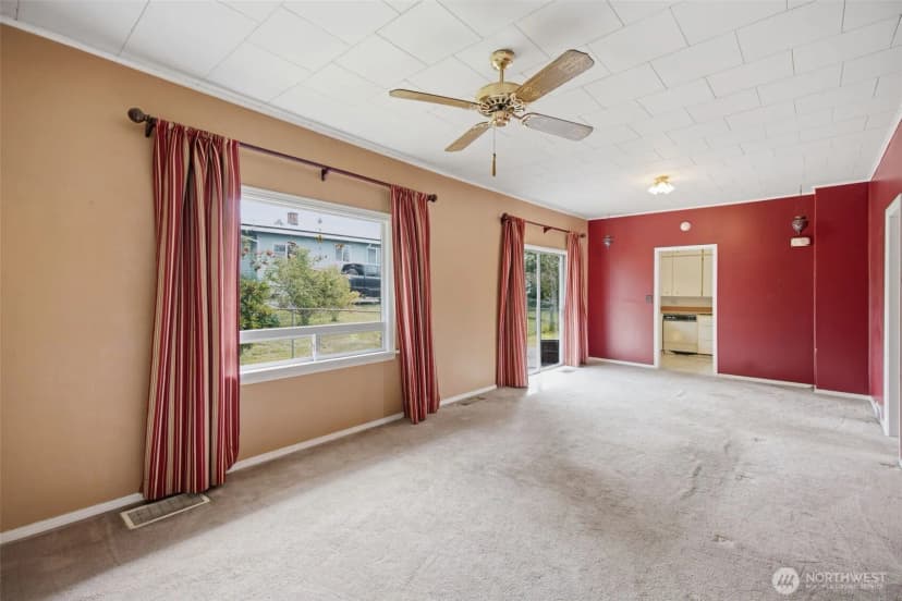 Property photo for 25729 Lawson Street, Black Diamond photo 3