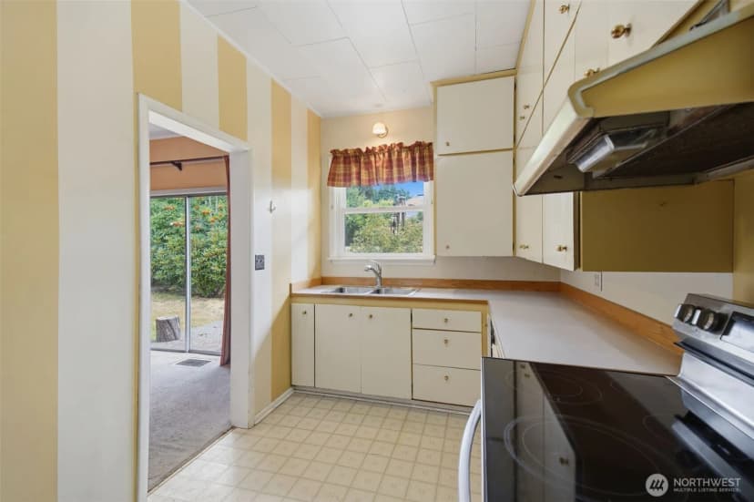 Property photo for 25729 Lawson Street, Black Diamond photo 6