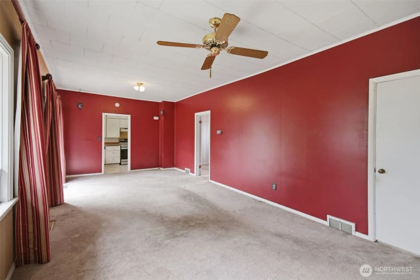 Property photo for 25729 Lawson Street, Black Diamond photo 4