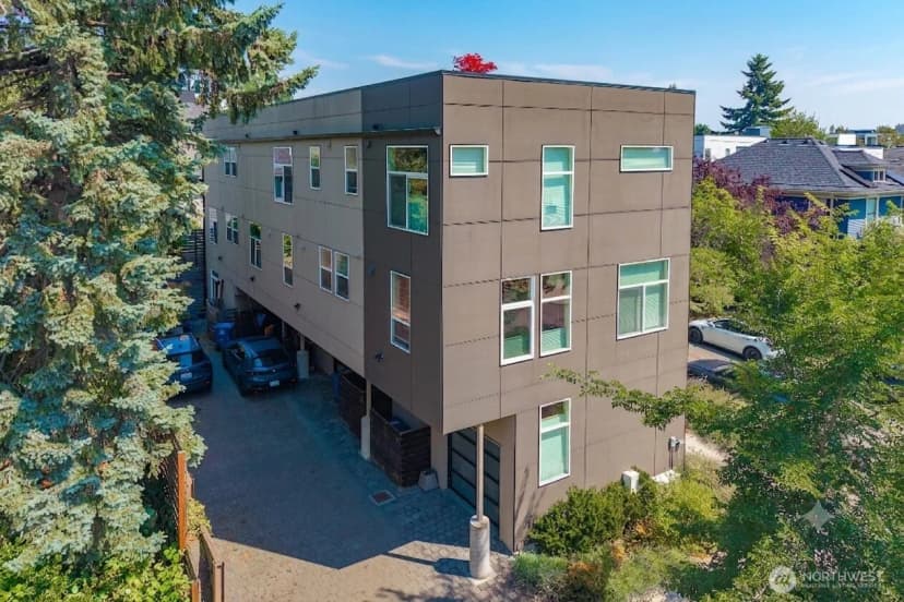 Property photo for 1602 E Marion Street, Seattle photo 27