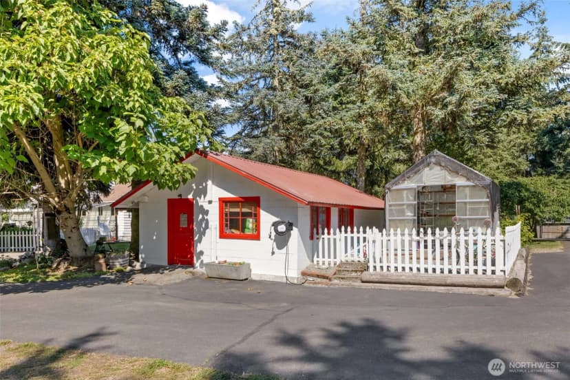 Property photo for 816 304th Street S, Roy photo 26