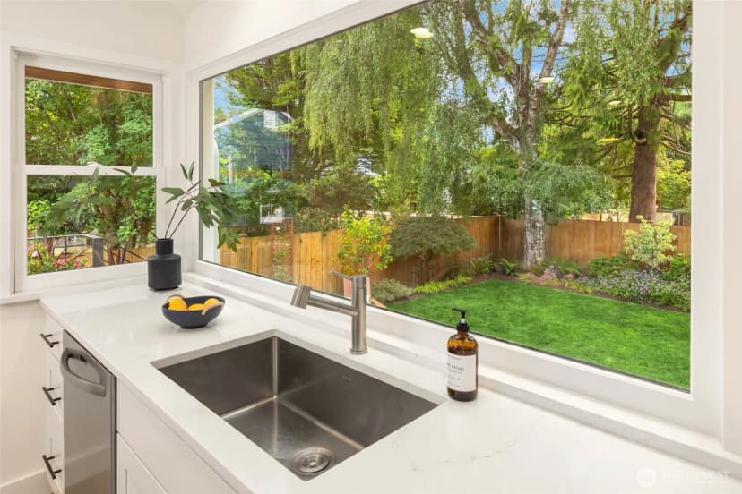 Property photo for 8233 40th Avenue Ne, Seattle photo 13