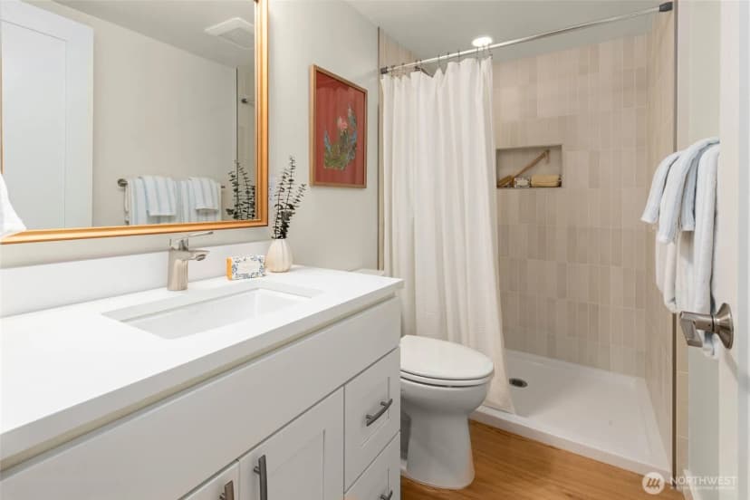 Property photo for 8233 40th Avenue Ne, Seattle photo 27