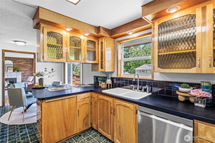 Property photo for 16613 19th Avenue Sw, Burien photo 9
