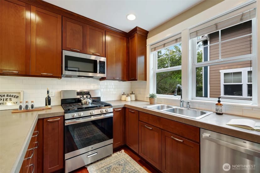 Property photo for 5807 B 55th Avenue Ne, Seattle photo 12