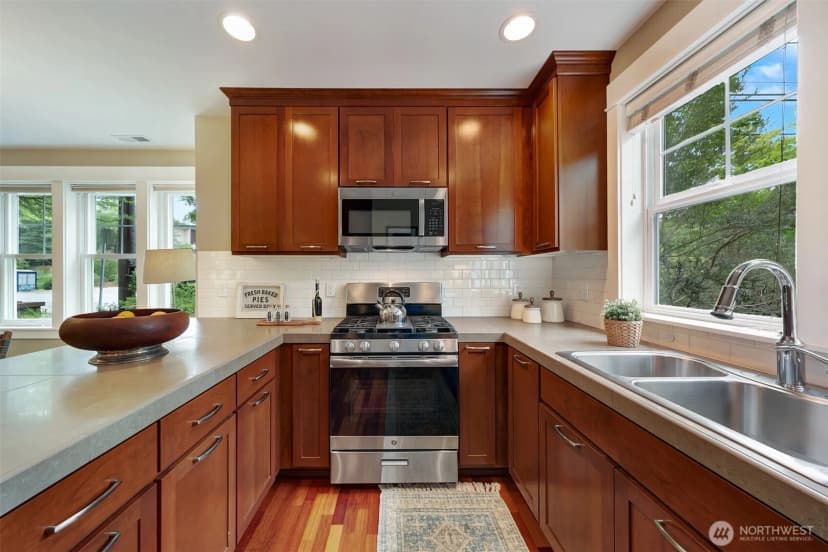 Property photo for 5807 B 55th Avenue Ne, Seattle photo 11